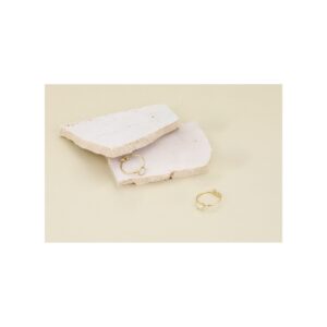 Anillos con dieseño unico dorado con náscar blanco